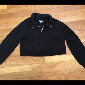 Cropped sweatshirt with collar and ring zipper